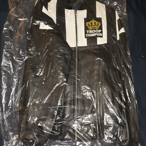 World Of TROOP Jacket - Picture 3 of 5